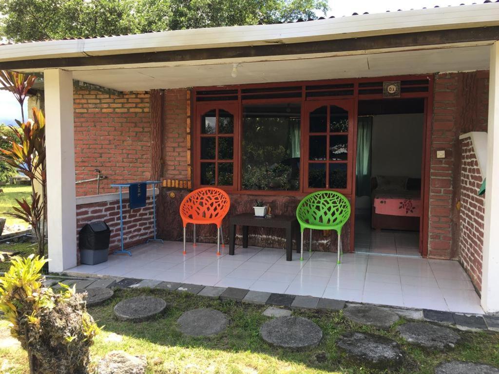 Hisar Guest House Tuktuk Siadong Exterior photo