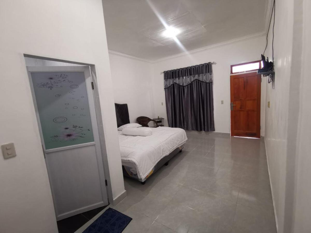 Hisar Guest House Tuktuk Siadong Exterior photo