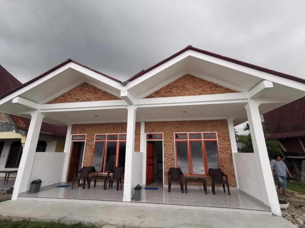 Hisar Guest House Tuktuk Siadong Exterior photo