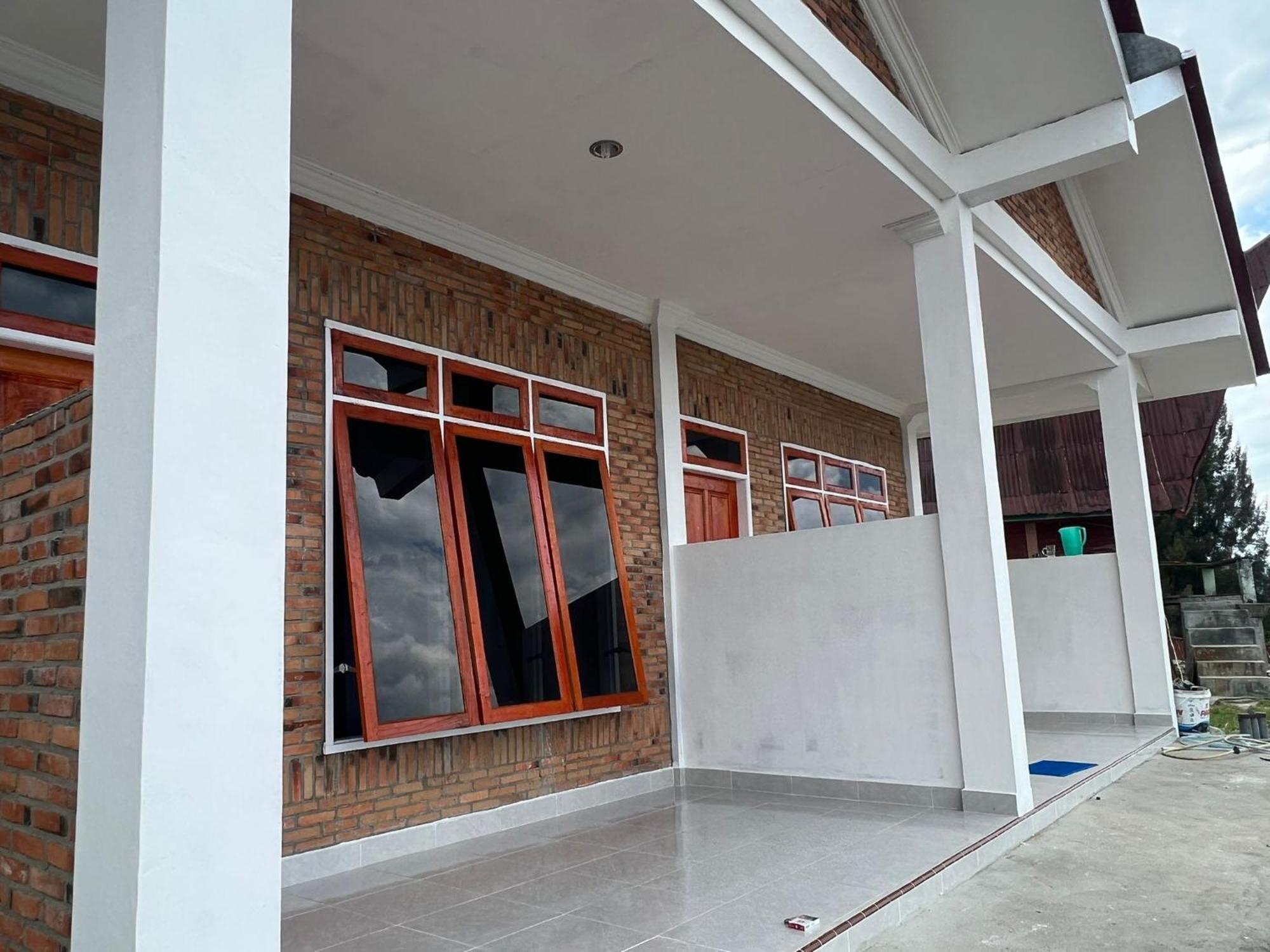 Hisar Guest House Tuktuk Siadong Exterior photo
